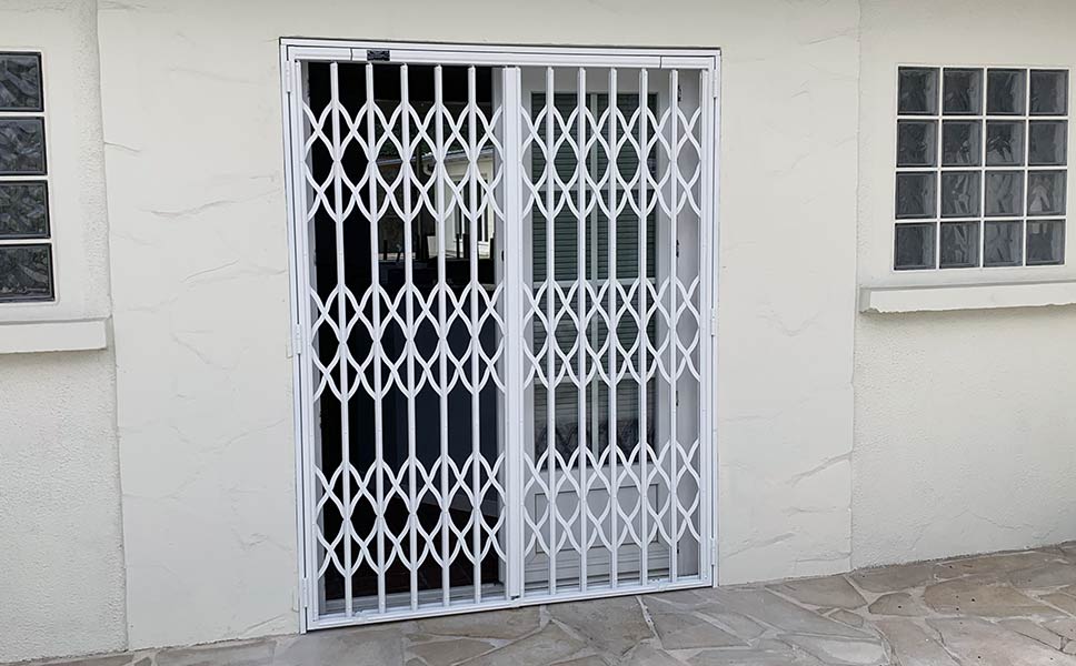 Rideaux et grille, Grilles métalliques